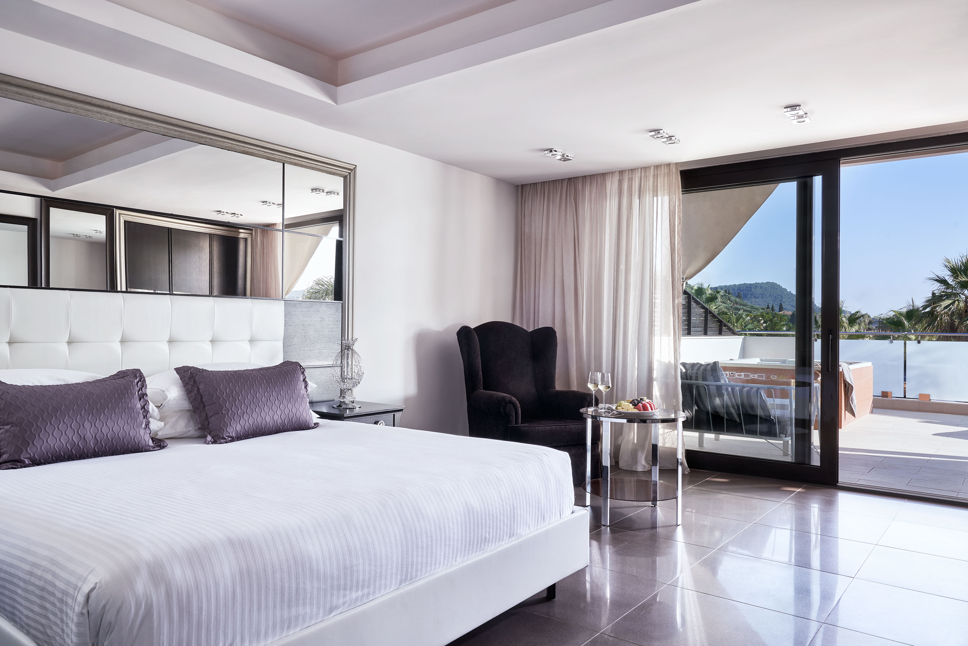 Grand, Suite, Outdoor Jetted Tub