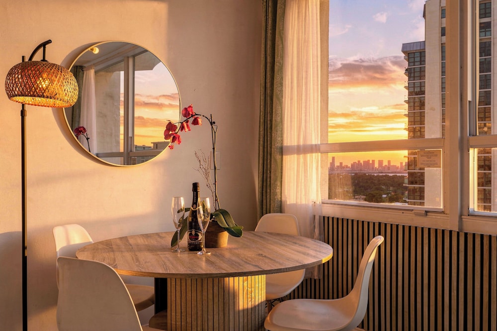 Girasole Apartments 46/50