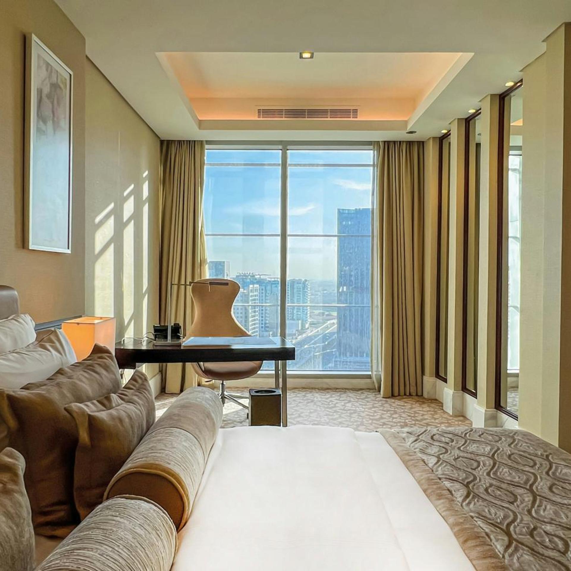 Junior Suite, King Bed, Bay View, Lounge Access, Club Floor