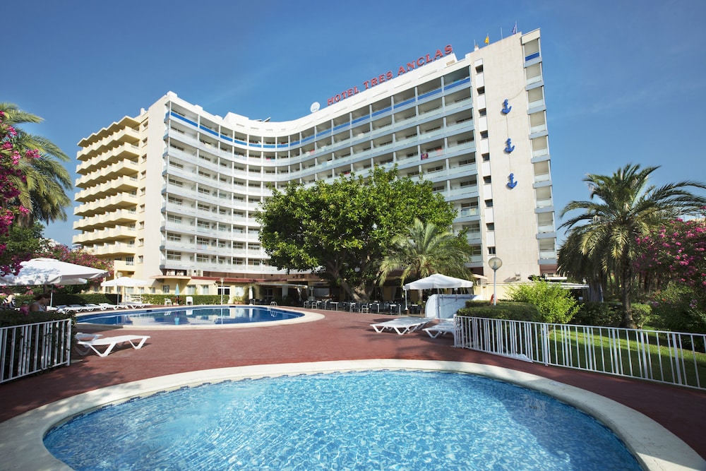 Tres Anclas Apts 45/50
