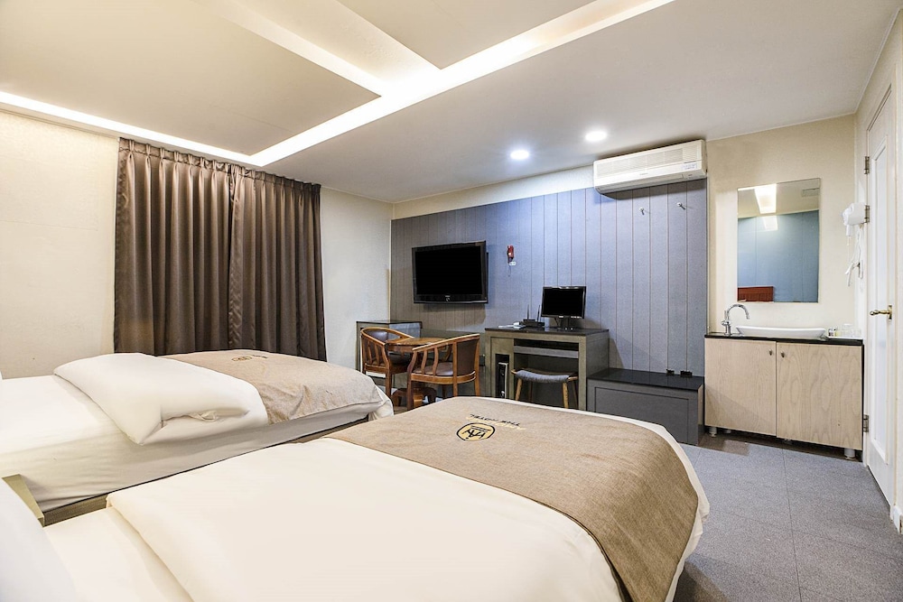 Amourex Hotel 11/49
