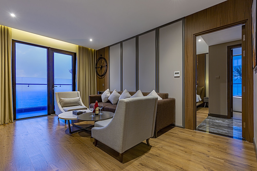 Peninsula Hotel Danang 20/48