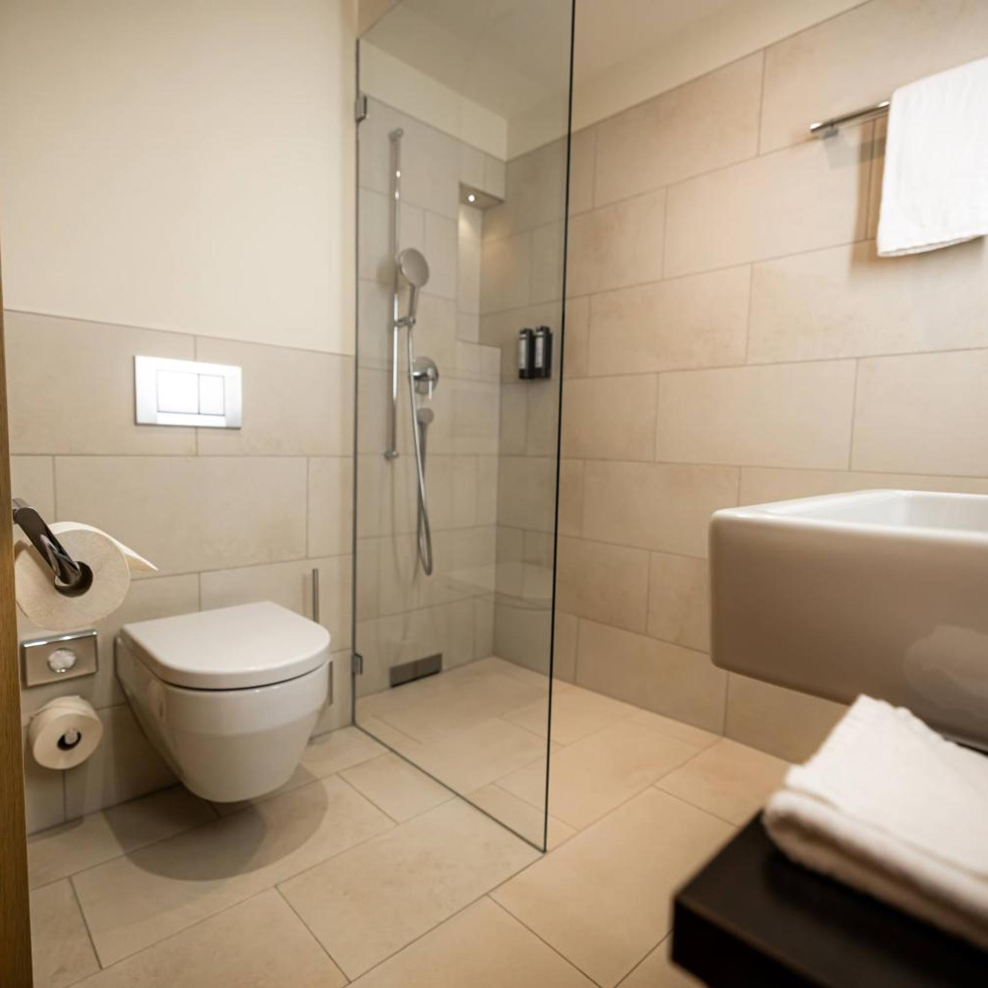 غرفة بسرير كينج، Hotel Seepark Thun 5/10