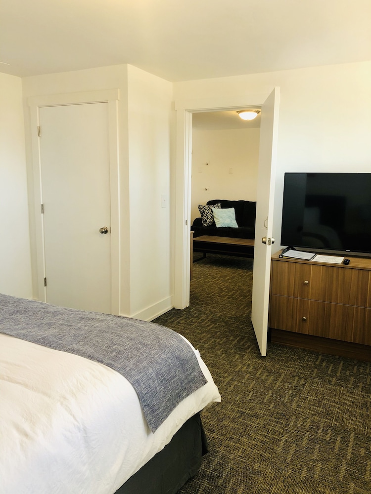 Blue Sage Inn & Suites 11/46