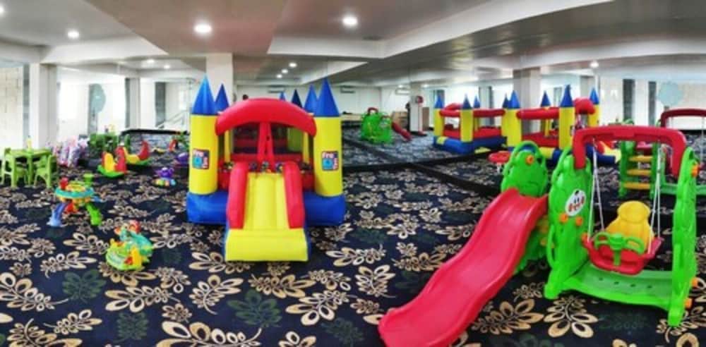 Pyramid Suites 52/54