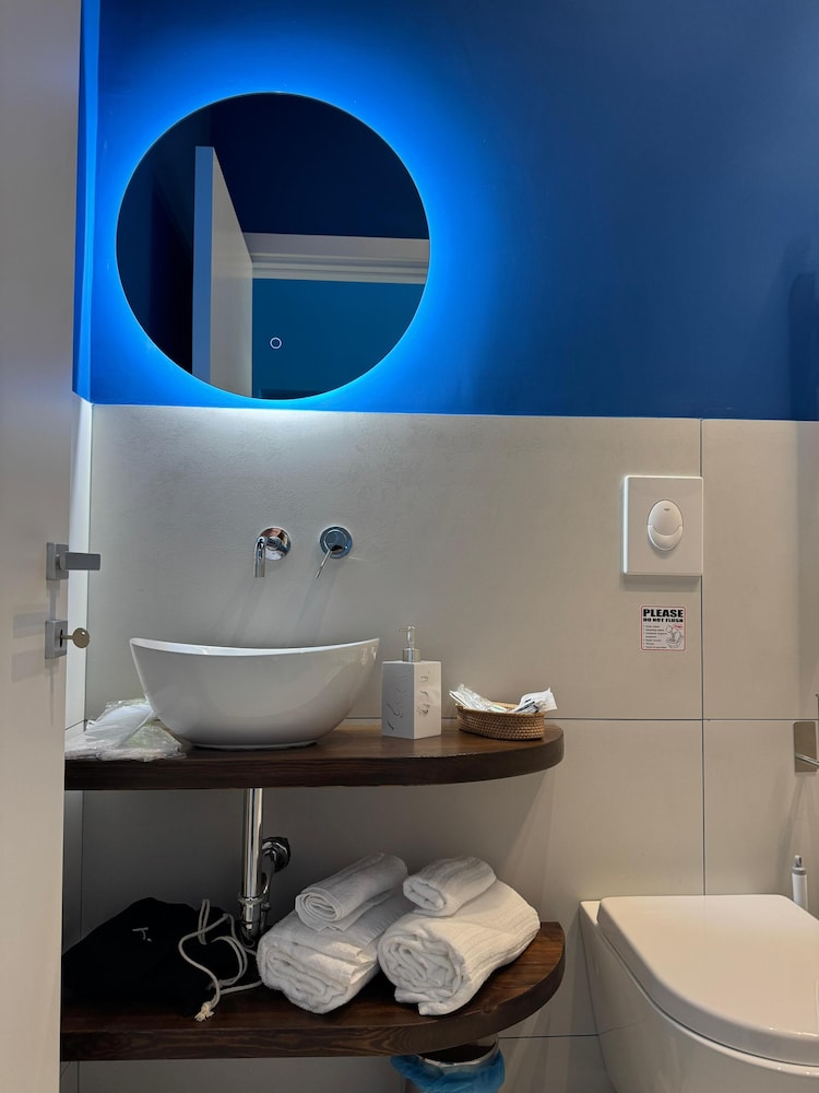Poerio Station Rooms & Apartment 48/50