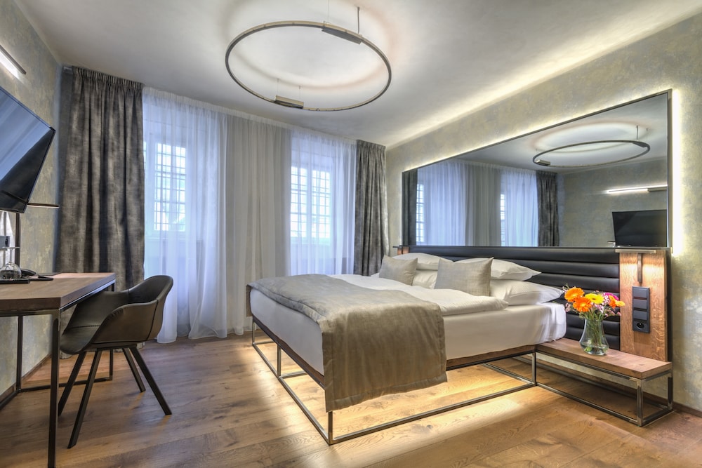 Waldstein Hotel 27/68