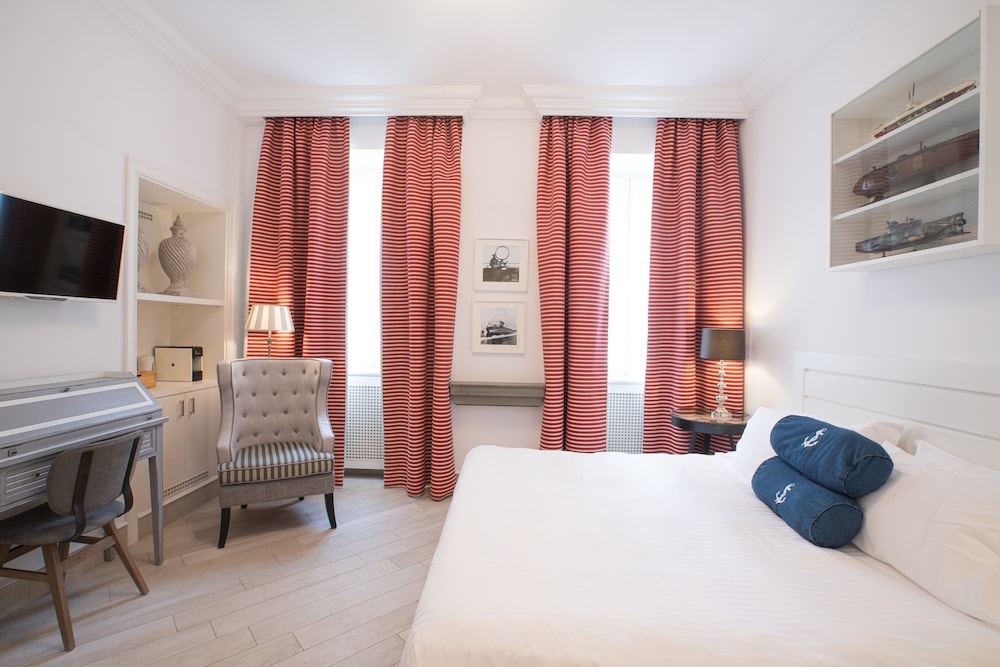 Marina Hotel Charming Rooms 6/47