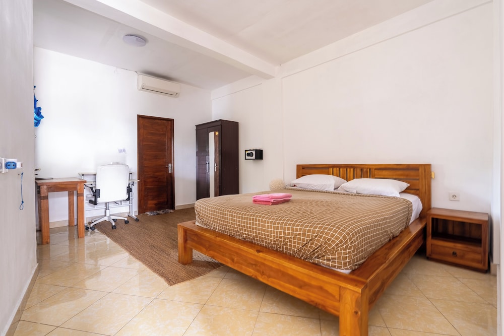 Amed Sari Beach Guesthouse 7/50