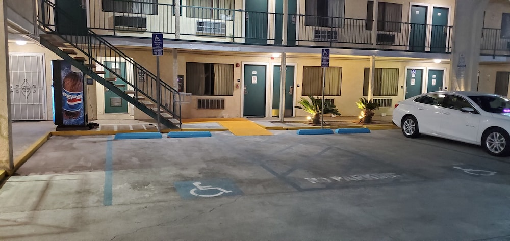 Anaheim National Inn 62/72