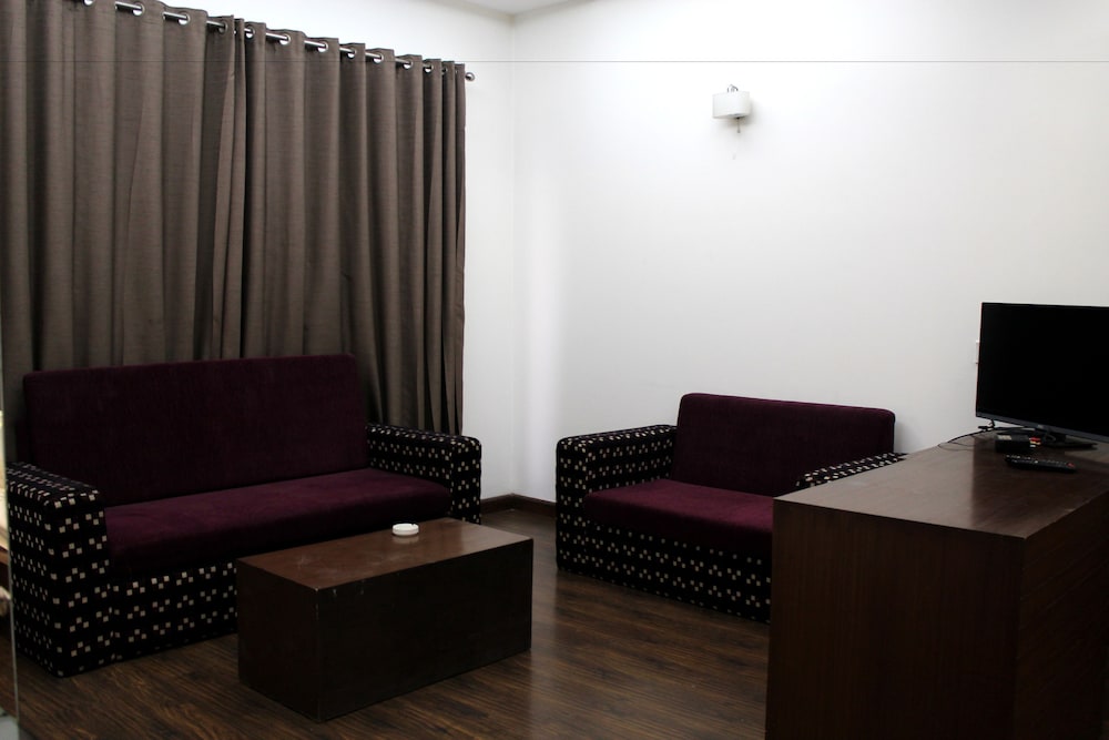 Haris Court Gurgaon 42/50
