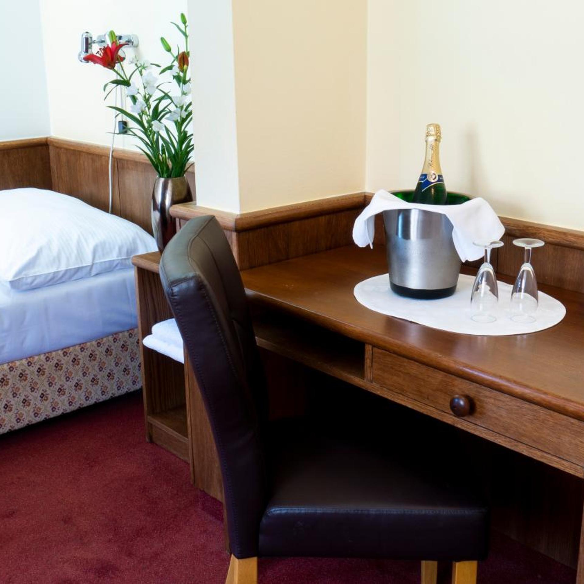 Floret Hotel 30/50