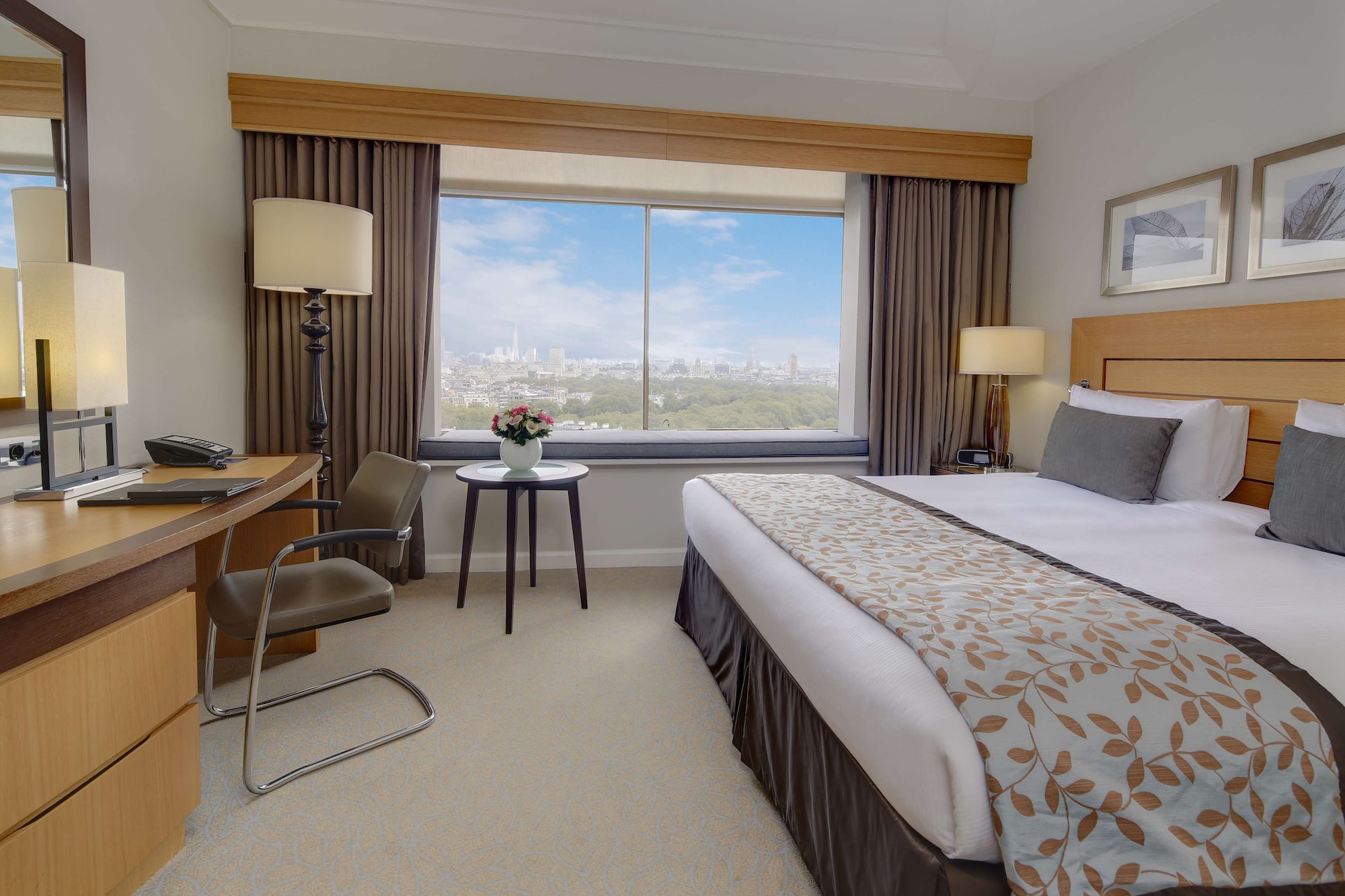 EXECUTIVE, KING BED, CLUB LOUNGE ACCESS