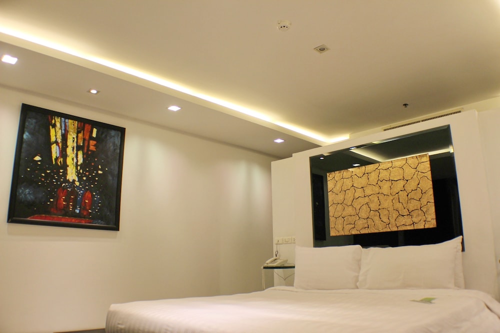 Nova Suites 9/71
