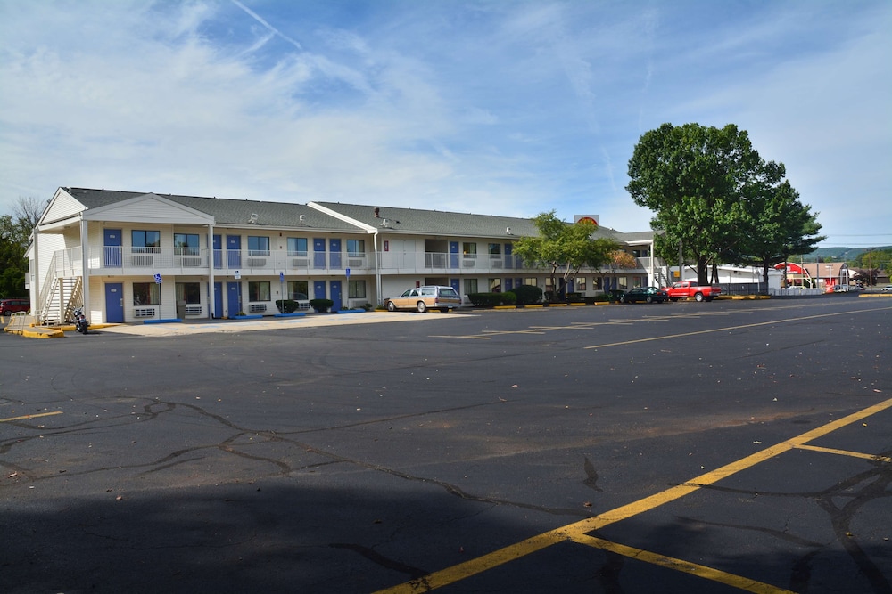 Motel6 Southington, CT - Hartford 39/43
