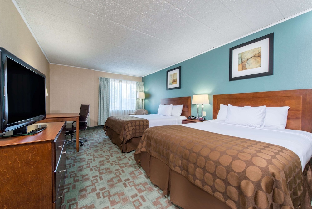 Ramada by Wyndham Vineland Millville Area 11/32