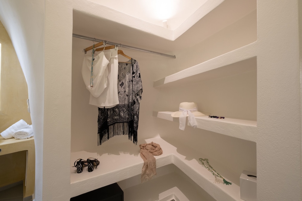 Santoterra Antigua Luxury Suites 50/50