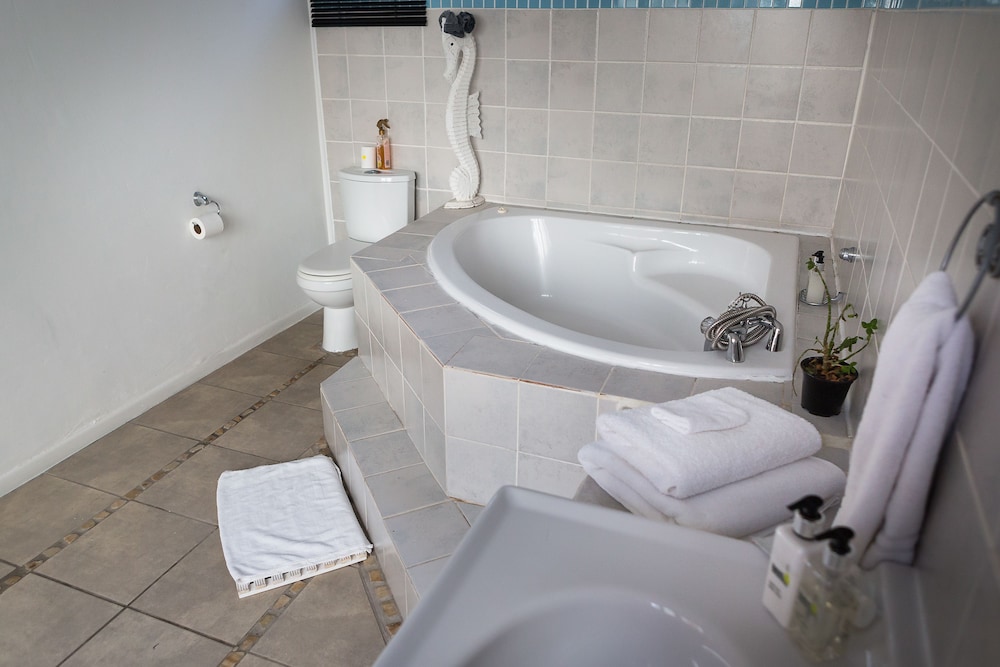 BlaauwVillage Boutique Guest House 61/65