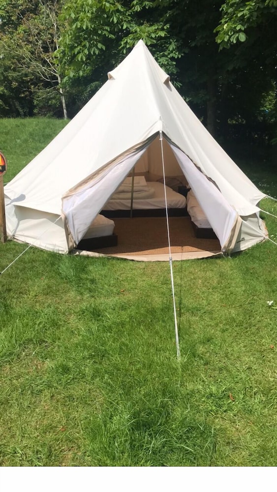 خيمة أساسية، Adventurer's Village Milton Keynes 2/5