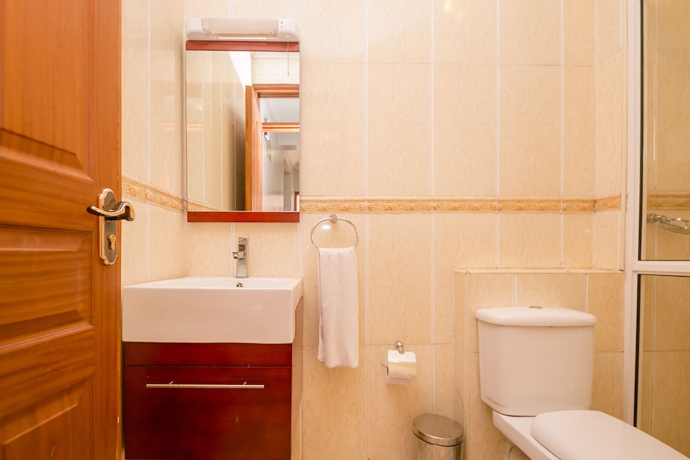 Meltonia Luxury Suites 47/50