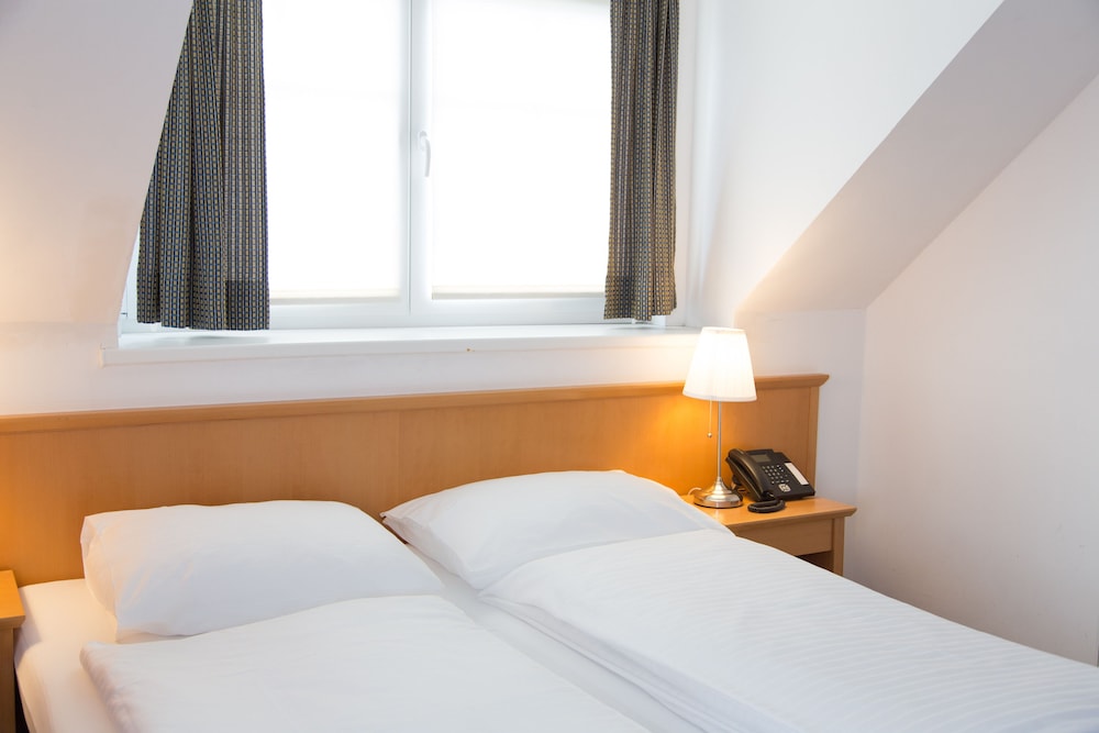 Lilienhof Hotel 13/25
