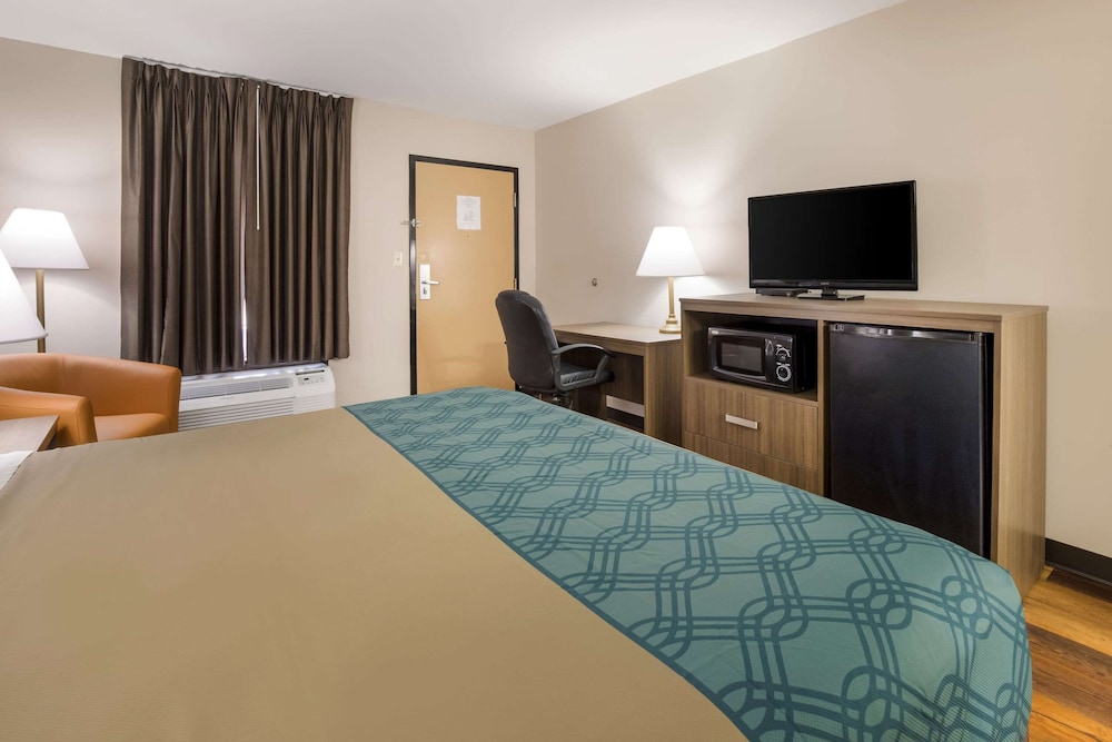 Econo Lodge Hendersonville 9/19