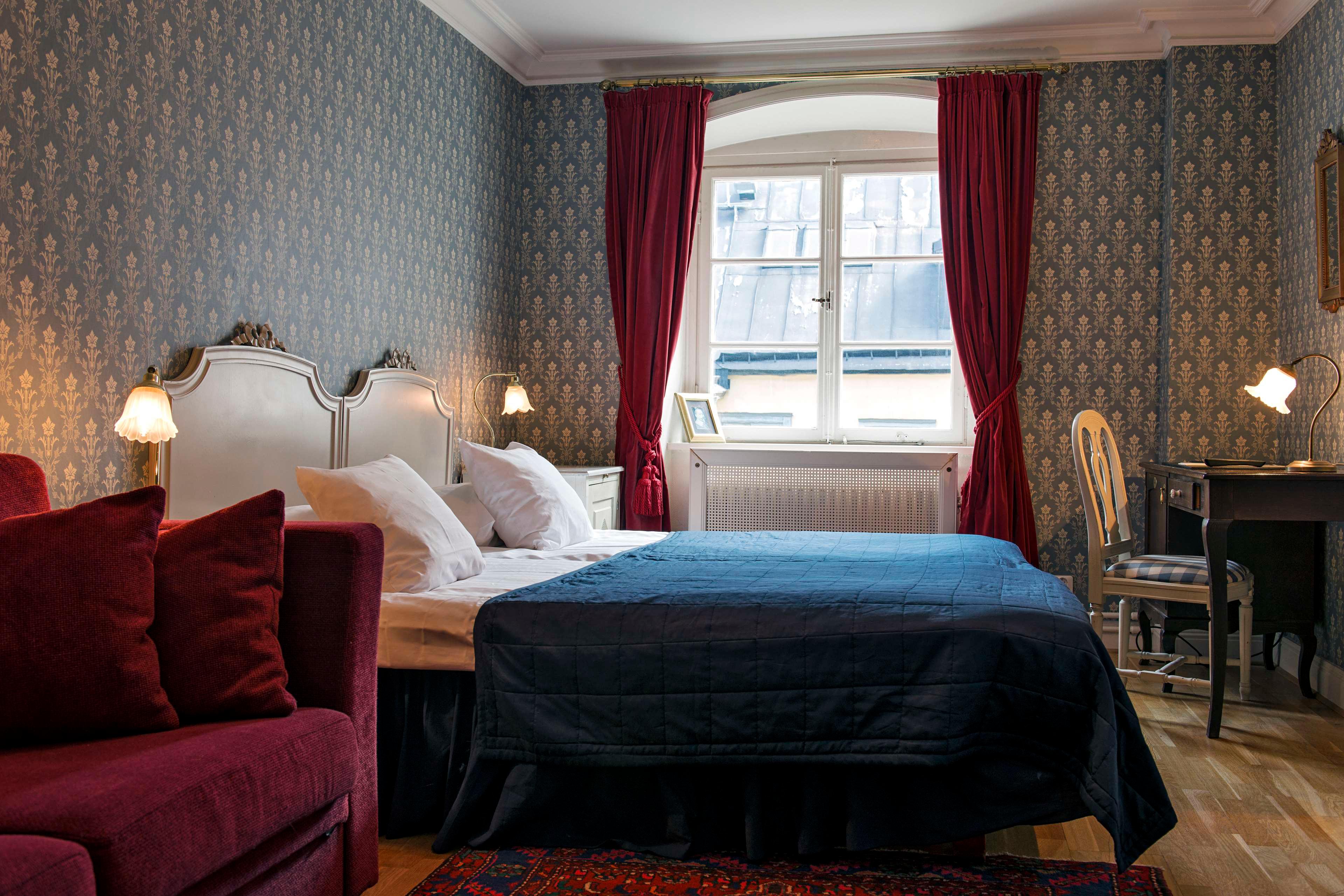 SUPERIOR, KING BED