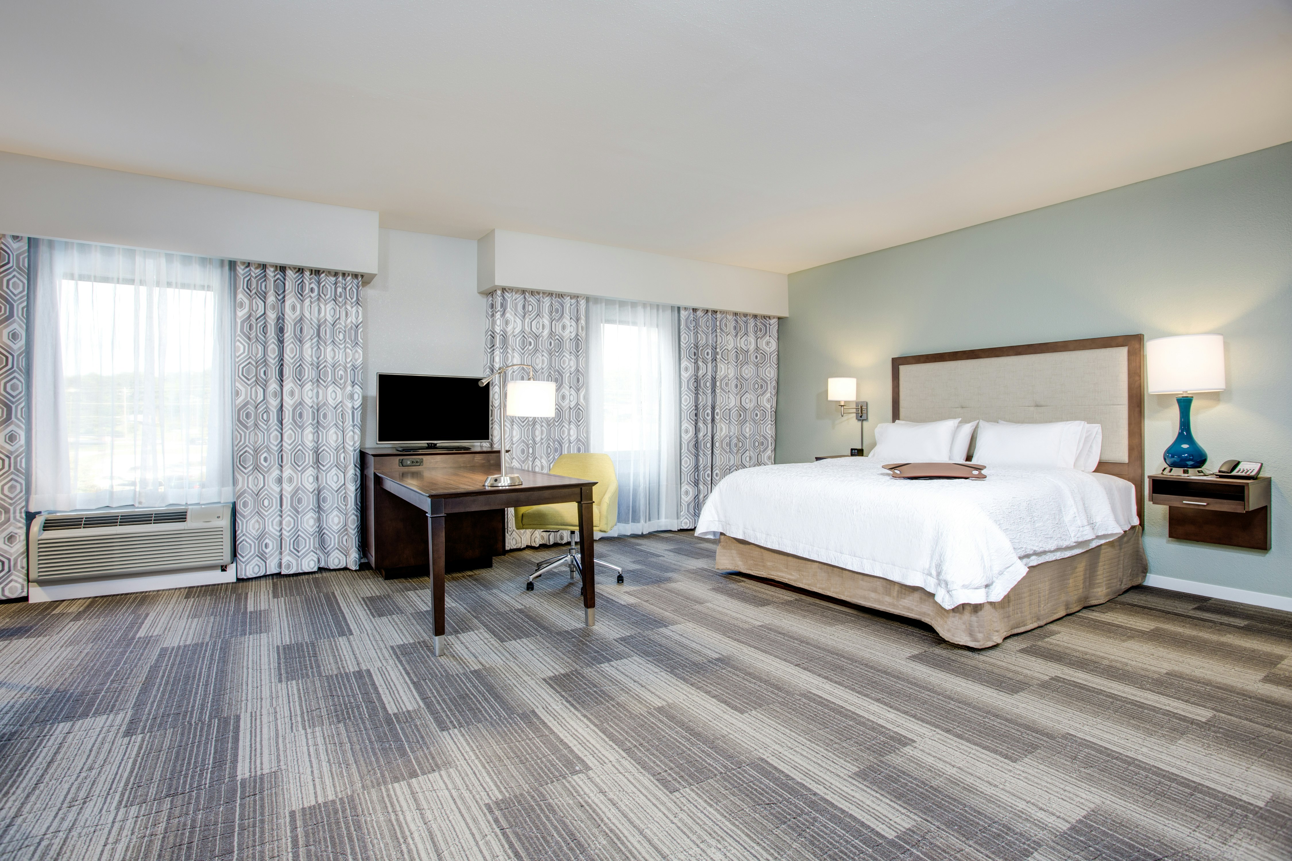 STUDIO, KING BED, ACCESSIBLE