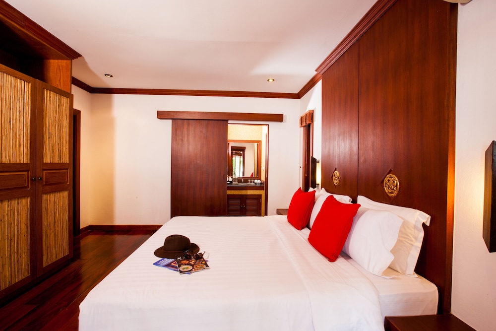 Pao Jin Poon Beach Front Villa 30/56