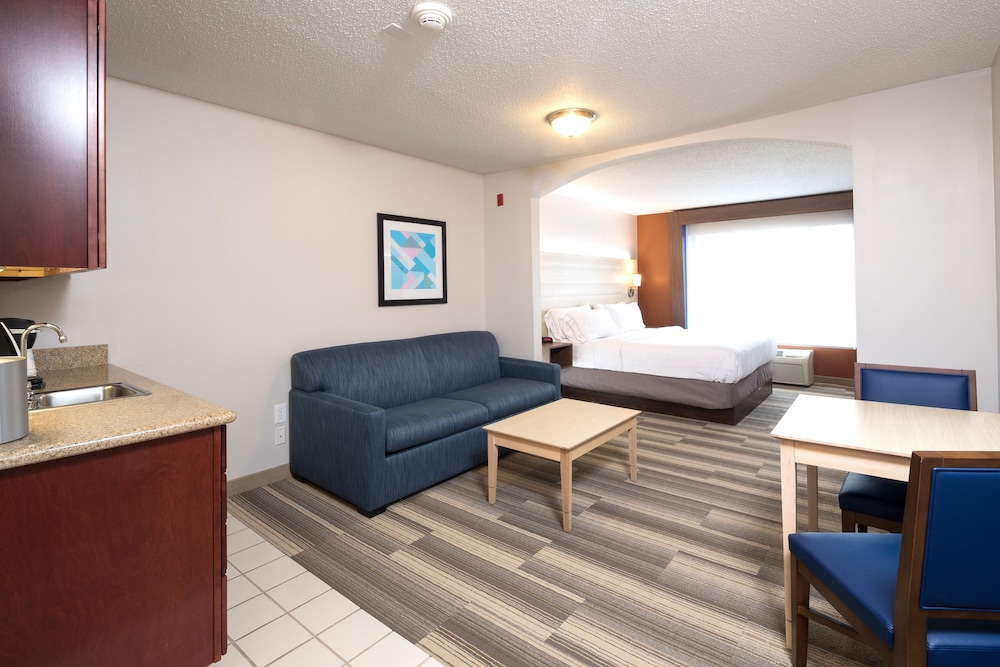 Holiday Inn Express Hotel Suites Grand Blanc 34/46