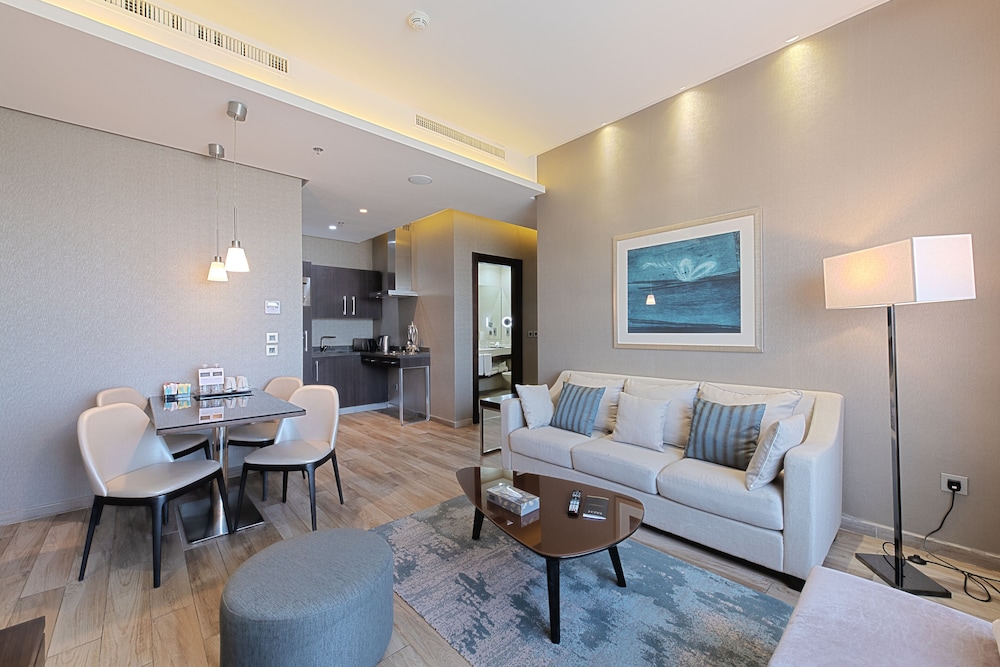 The House Boutique Suites 40/68