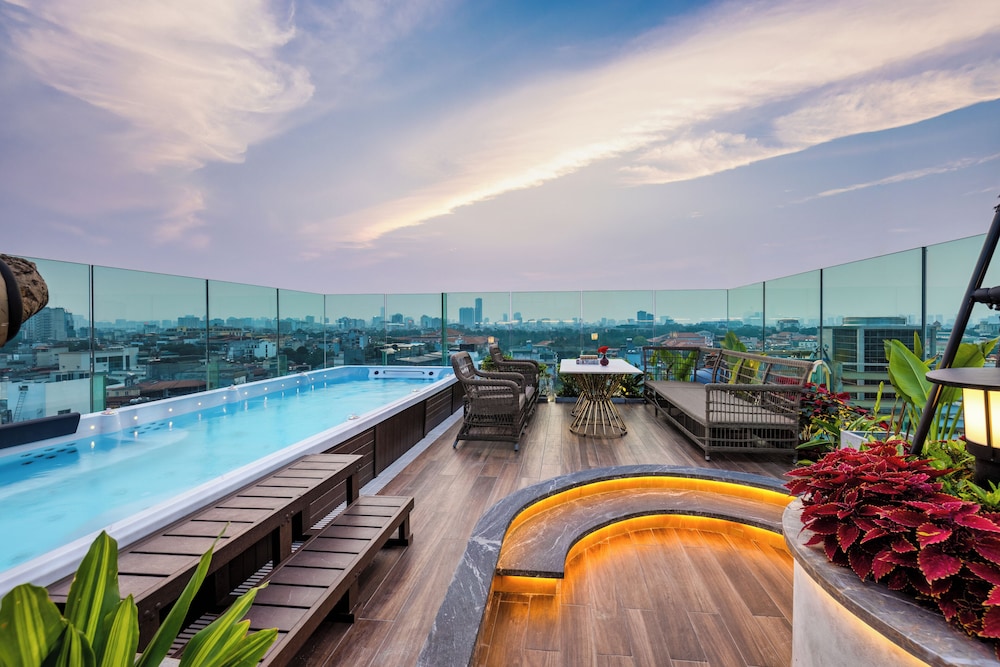 Peridot Gallery Classic Boutique Hotel 56/60