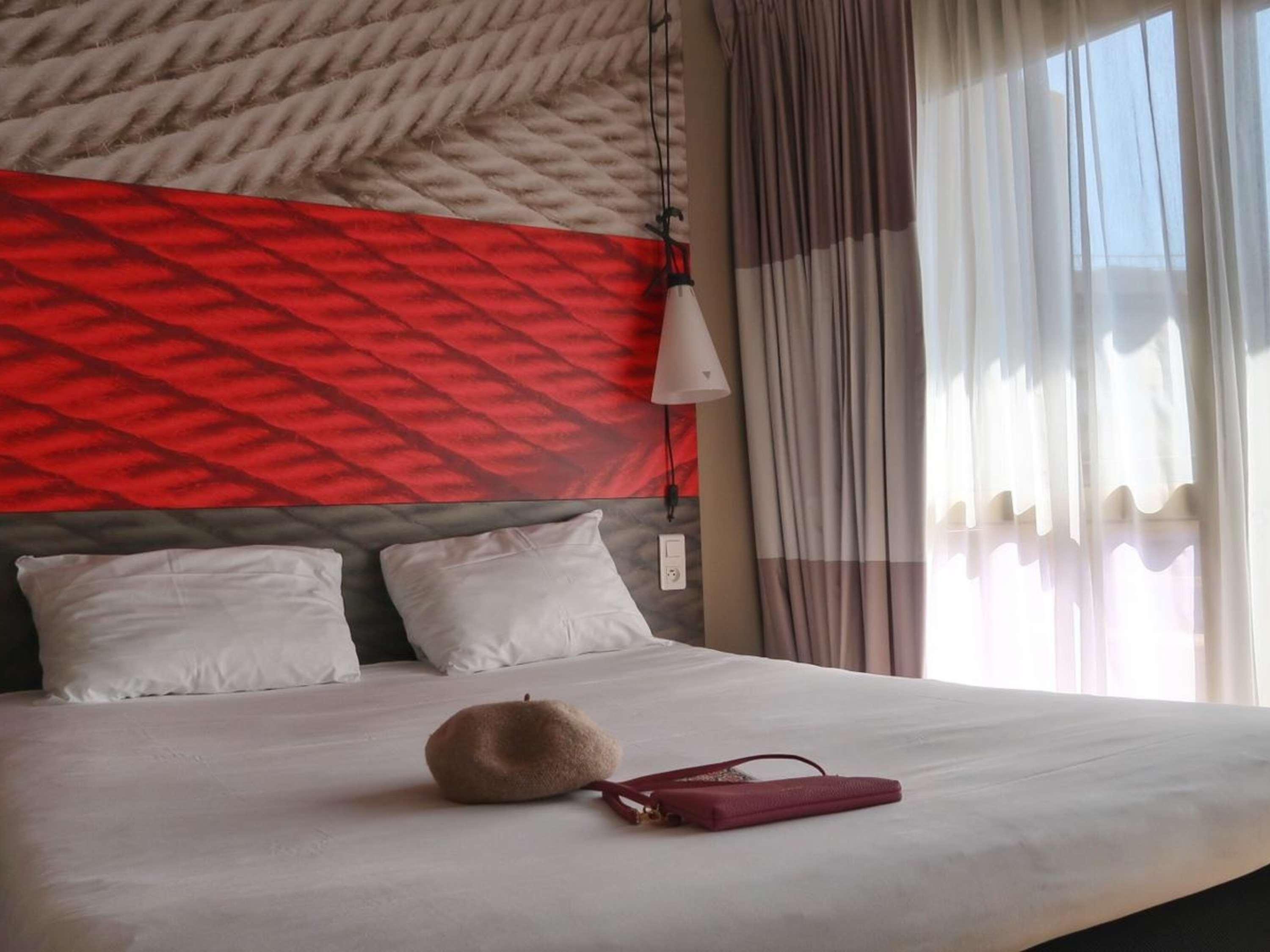 STANDARD, 1 DOUBLE AND 1 SINGLE BED