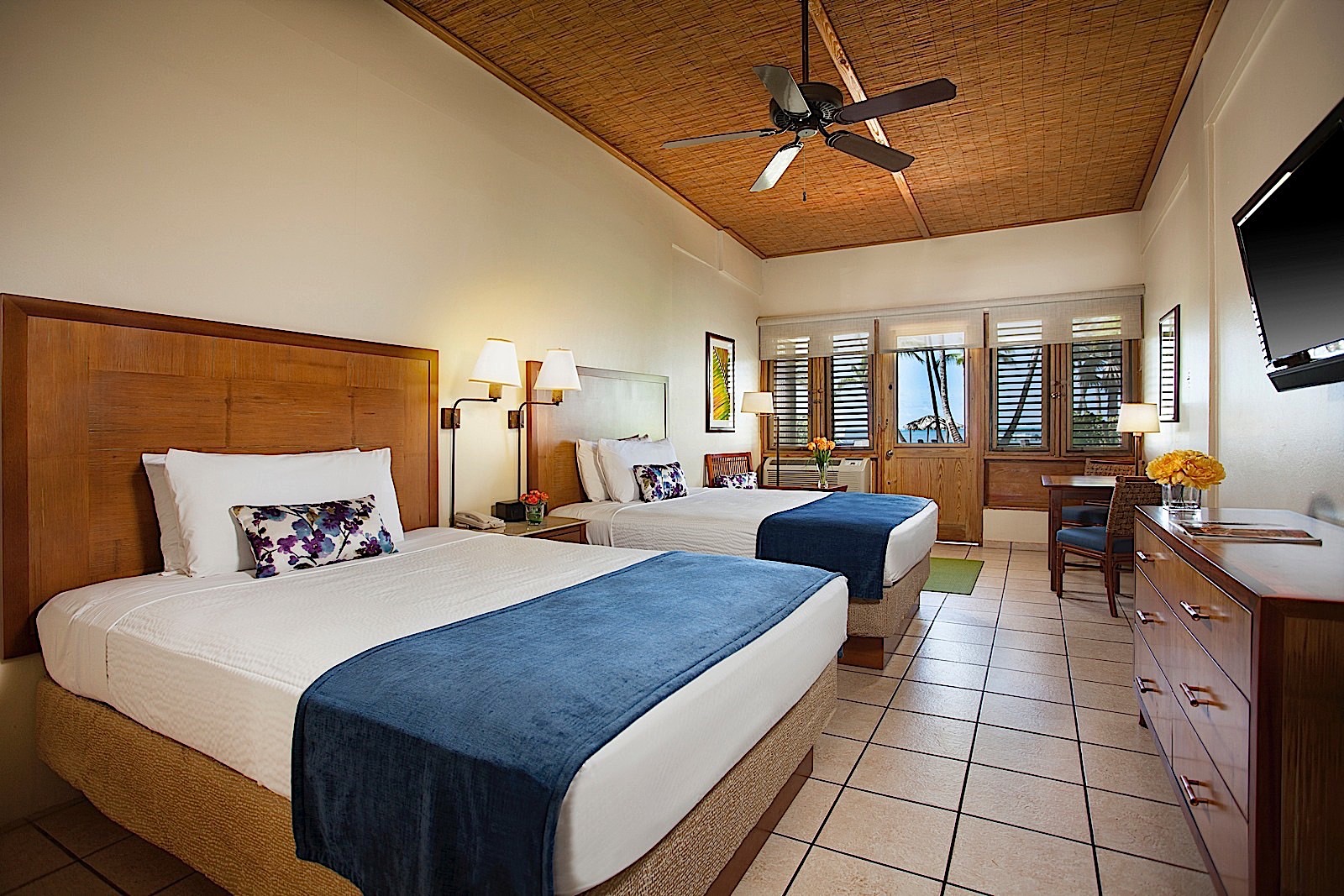 Renovated, 2 Queen Beds, Ocean Front