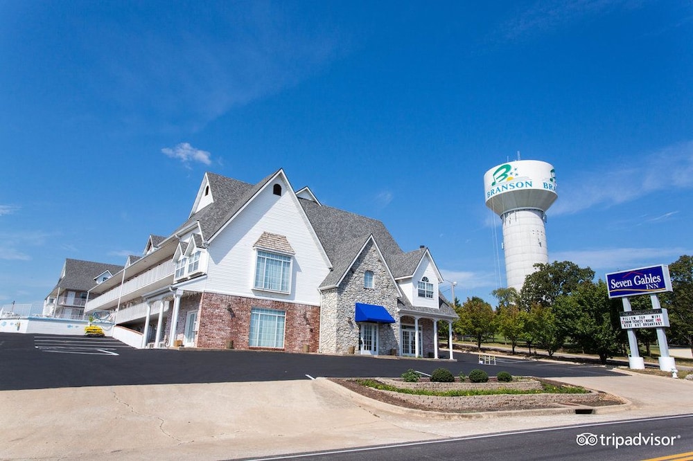 Seven Gables Inn 40/46