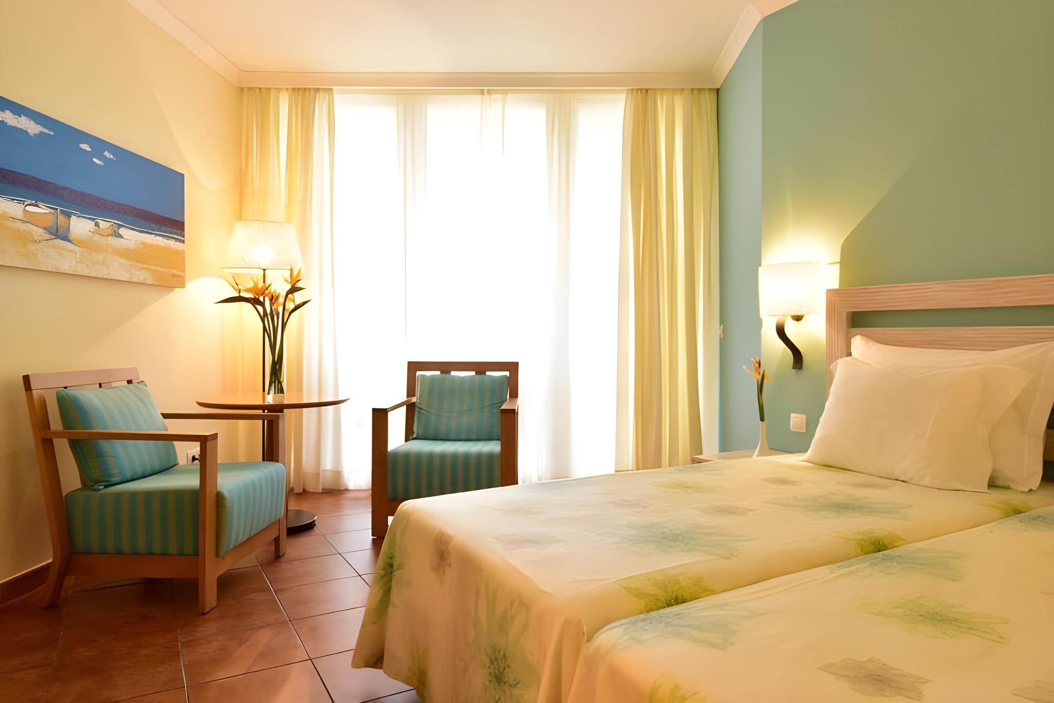 Deluxe, Single, Double Bed, Lateral Side Sea View