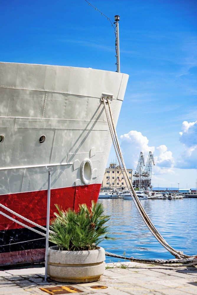 Botel Marina 69/70
