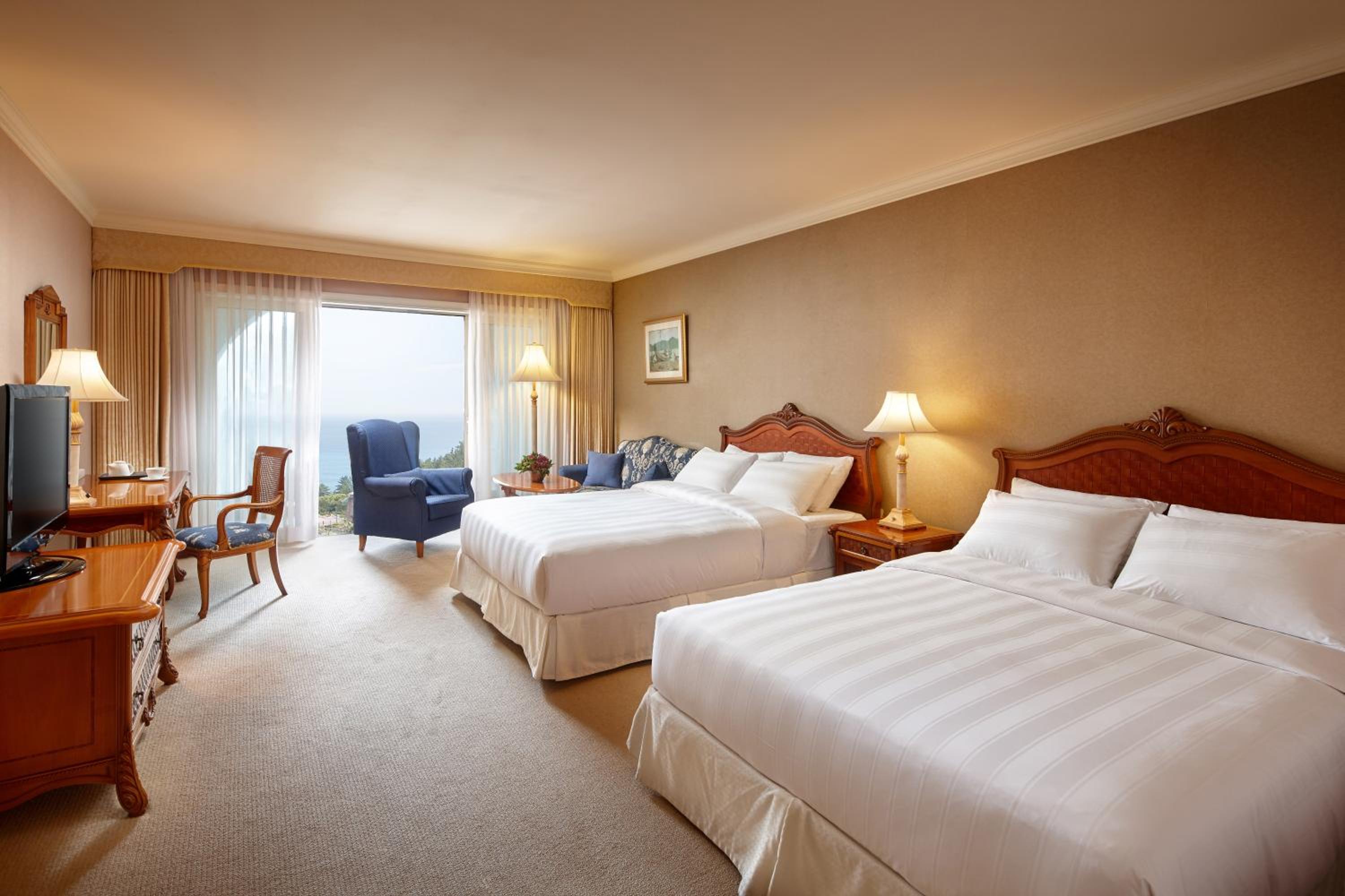 Ocean, Premier, Family, Twin Beds
