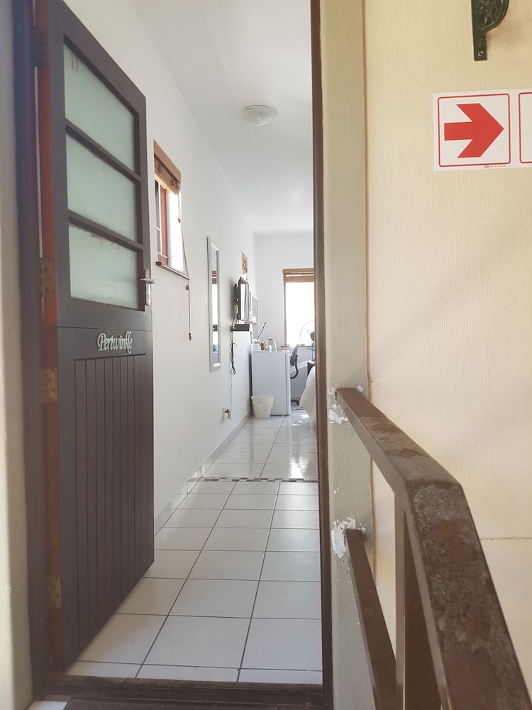 Melkbosch Guesthouse 50/50