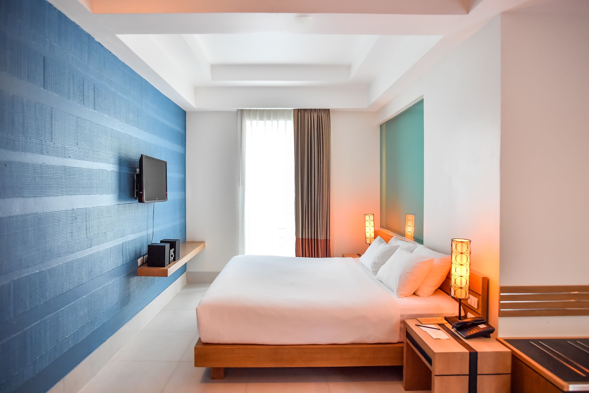Pool Access Mini Suite