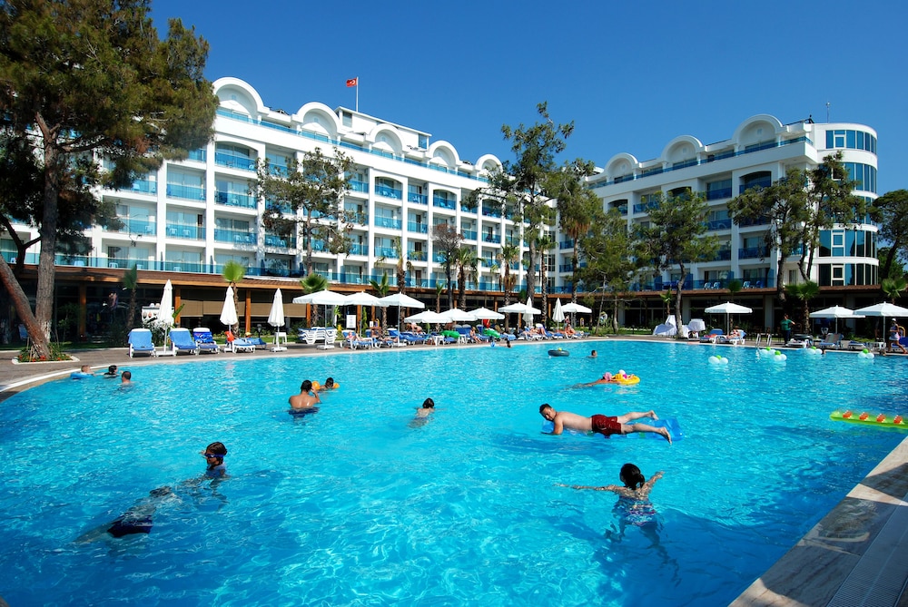 Berry Blue Hotel 90/95