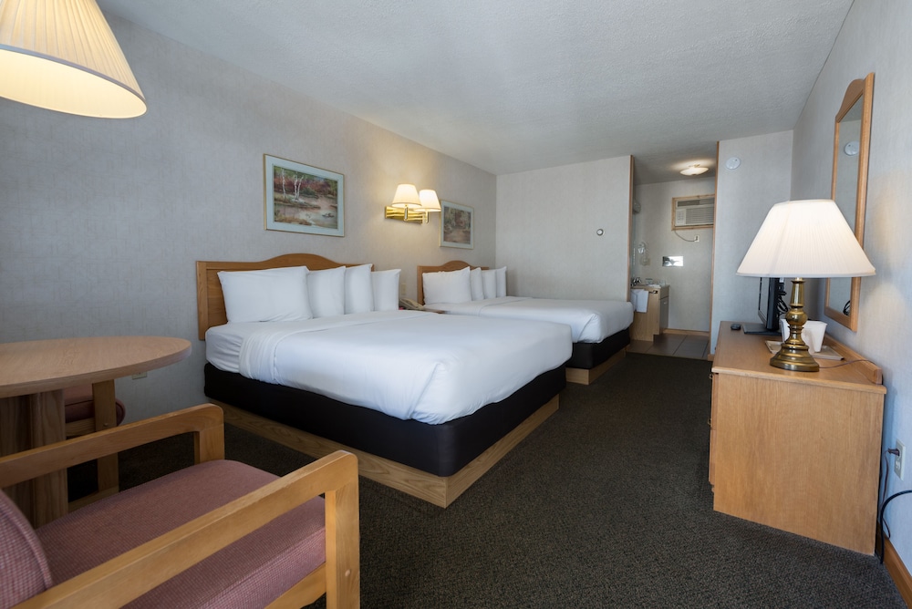 Adirondack Retreat Inn and Suites 12/36