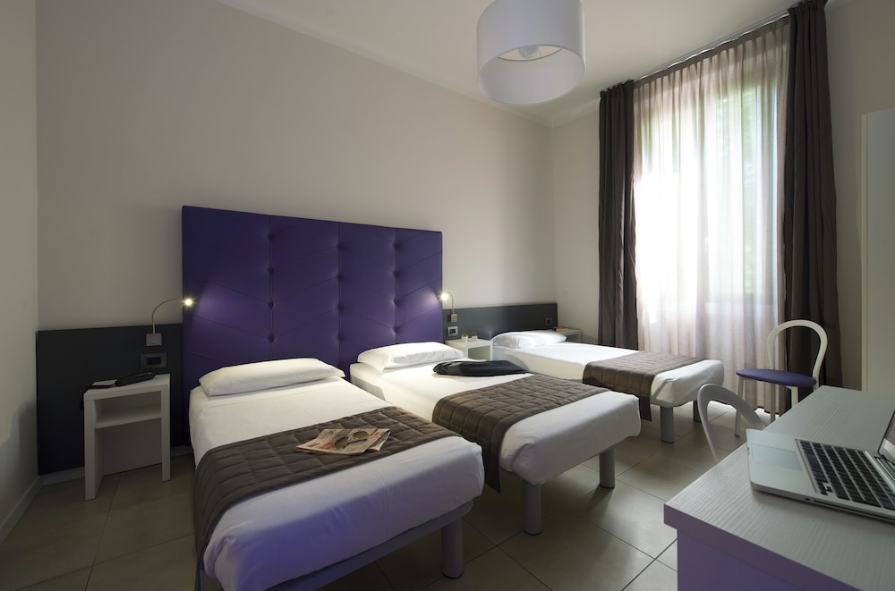 ROOM, TRIPLE
