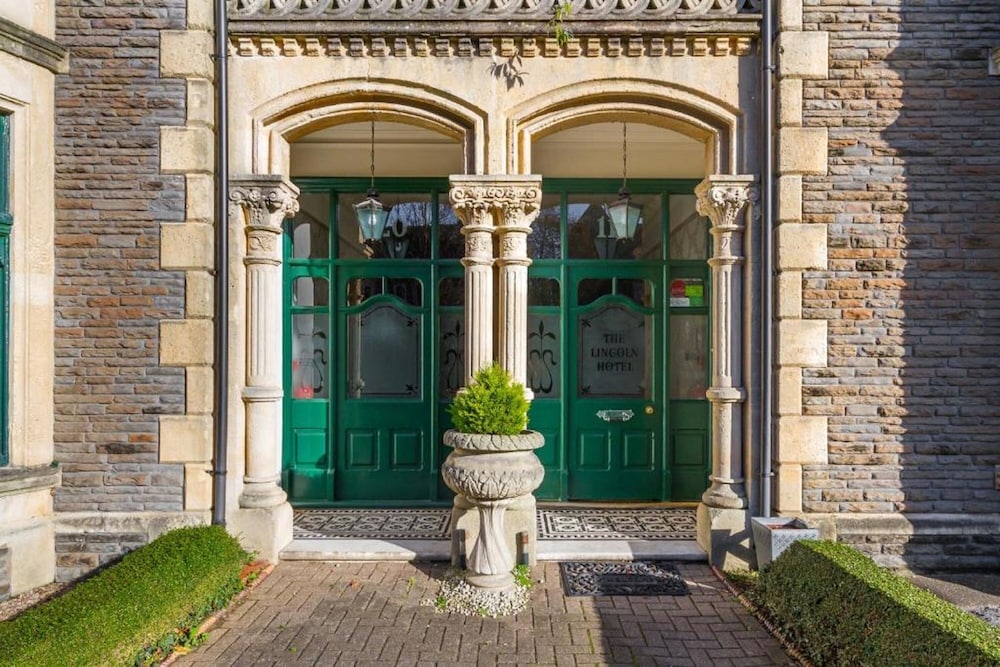Lincoln House Hotel 3/67