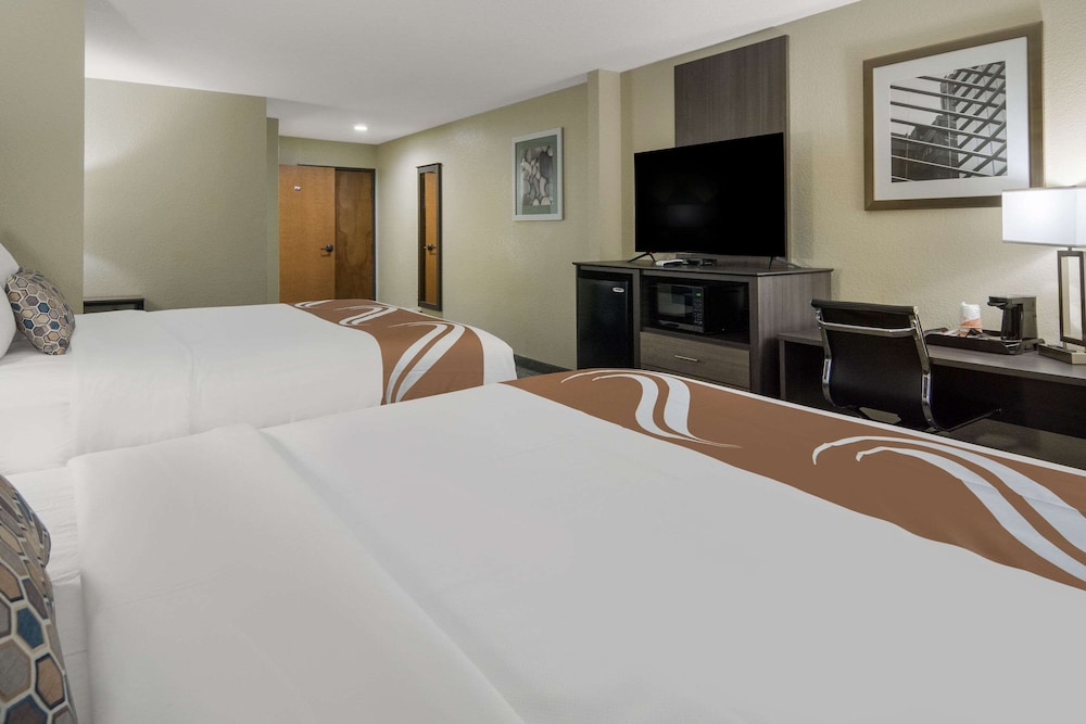 Quality Inn and Suites Roanoke Fort Worth North TX 24/46