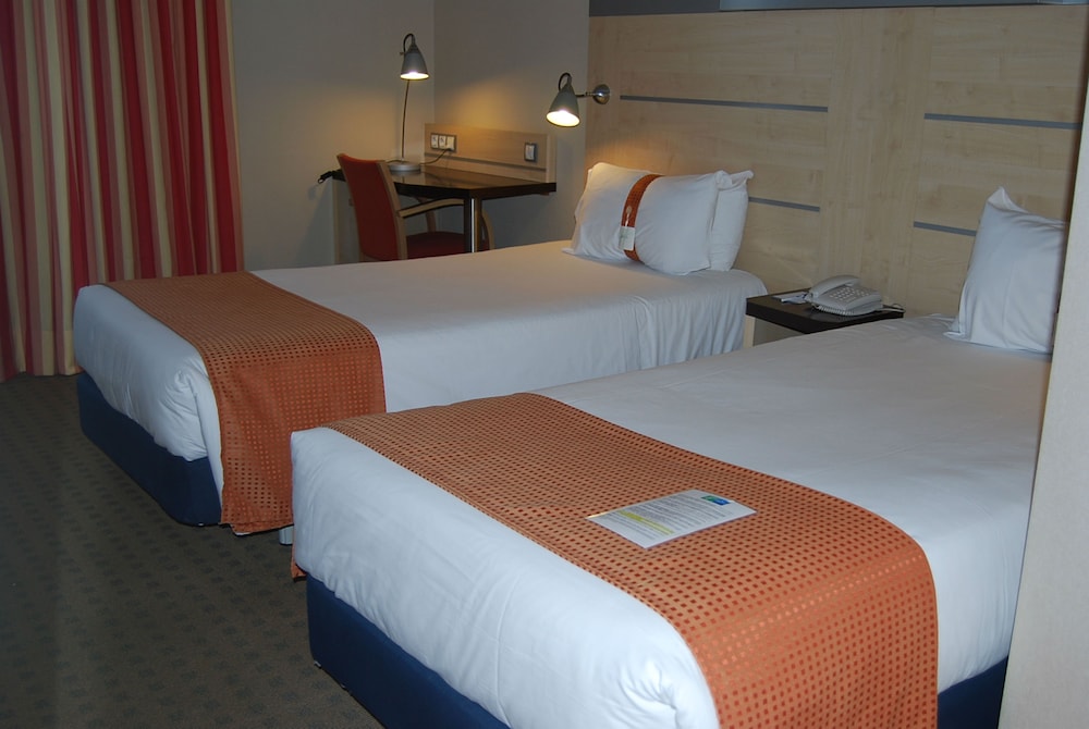 Holiday Inn Express Valencia Bonaire 20/50