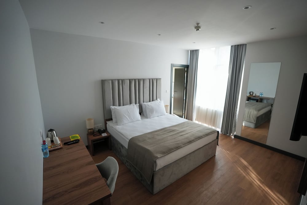 NEW MY WORLD HOTEL 20/50