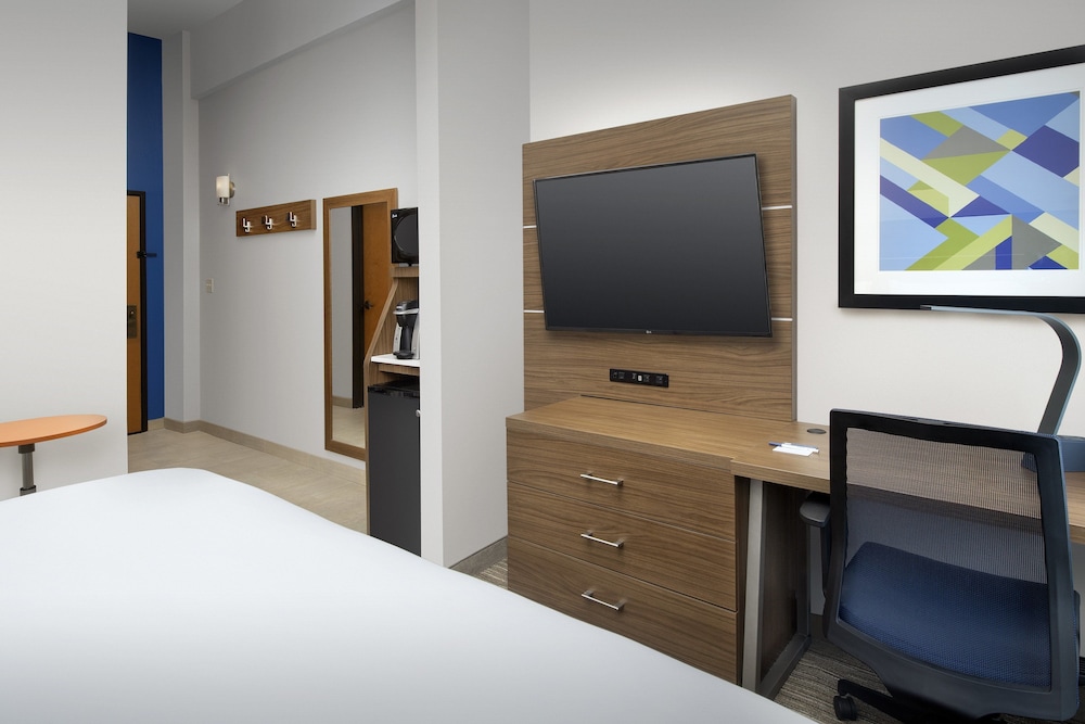 Holiday Inn Express San Antonio N-Riverwalk Area 18/49