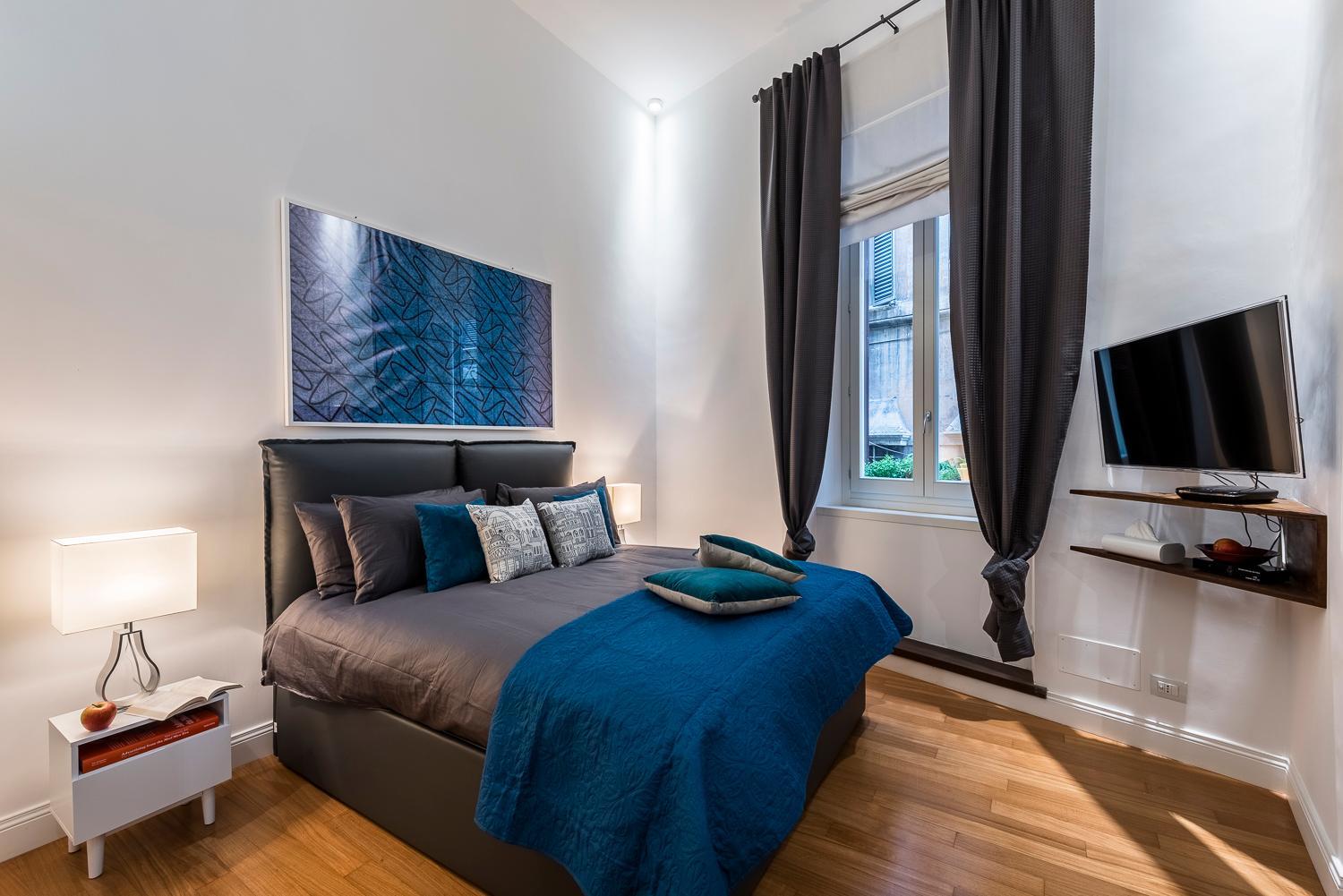 EXECUTIVE, SUITE