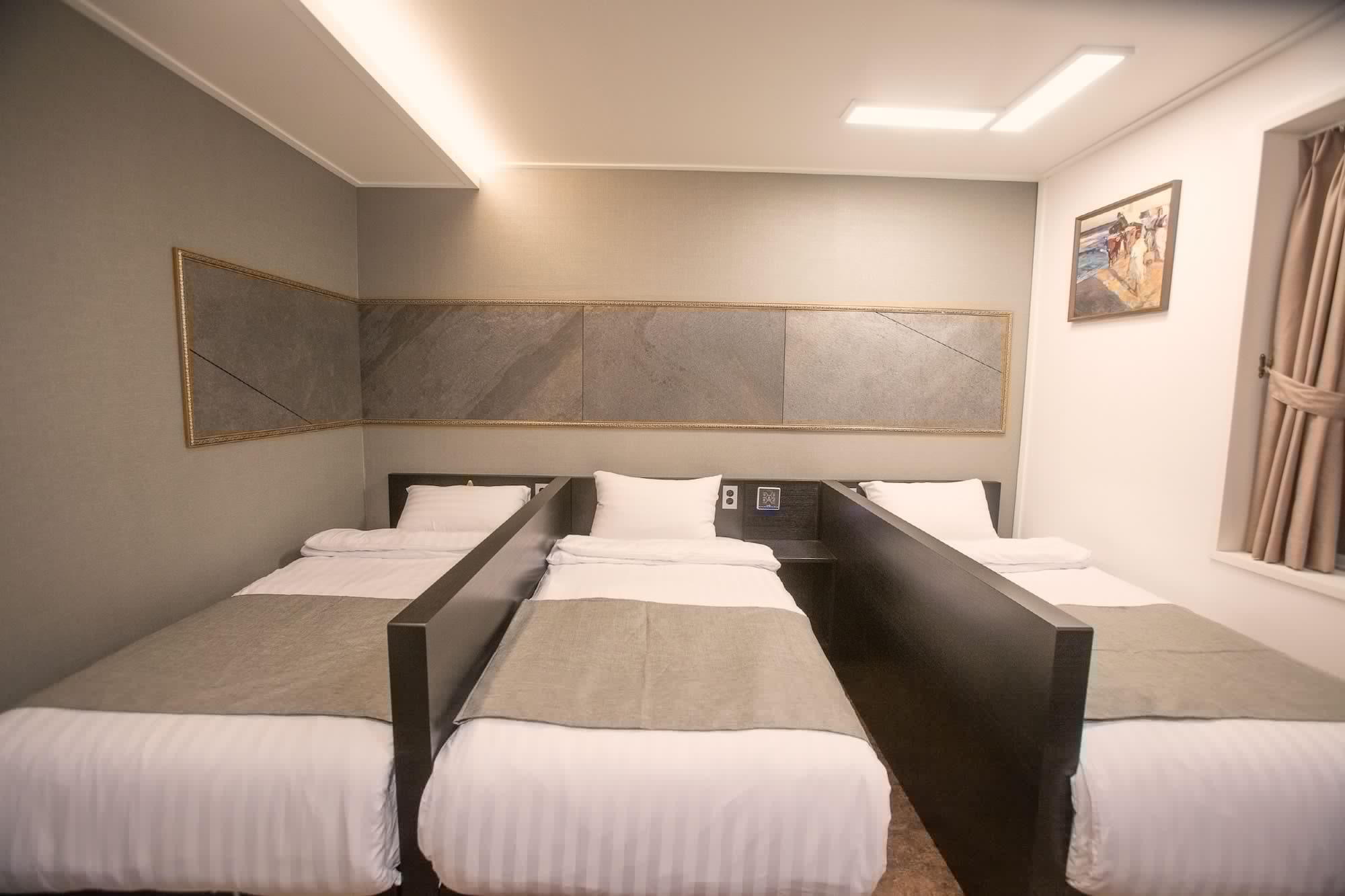 ROOM, TRIPLE, 3 BEDS